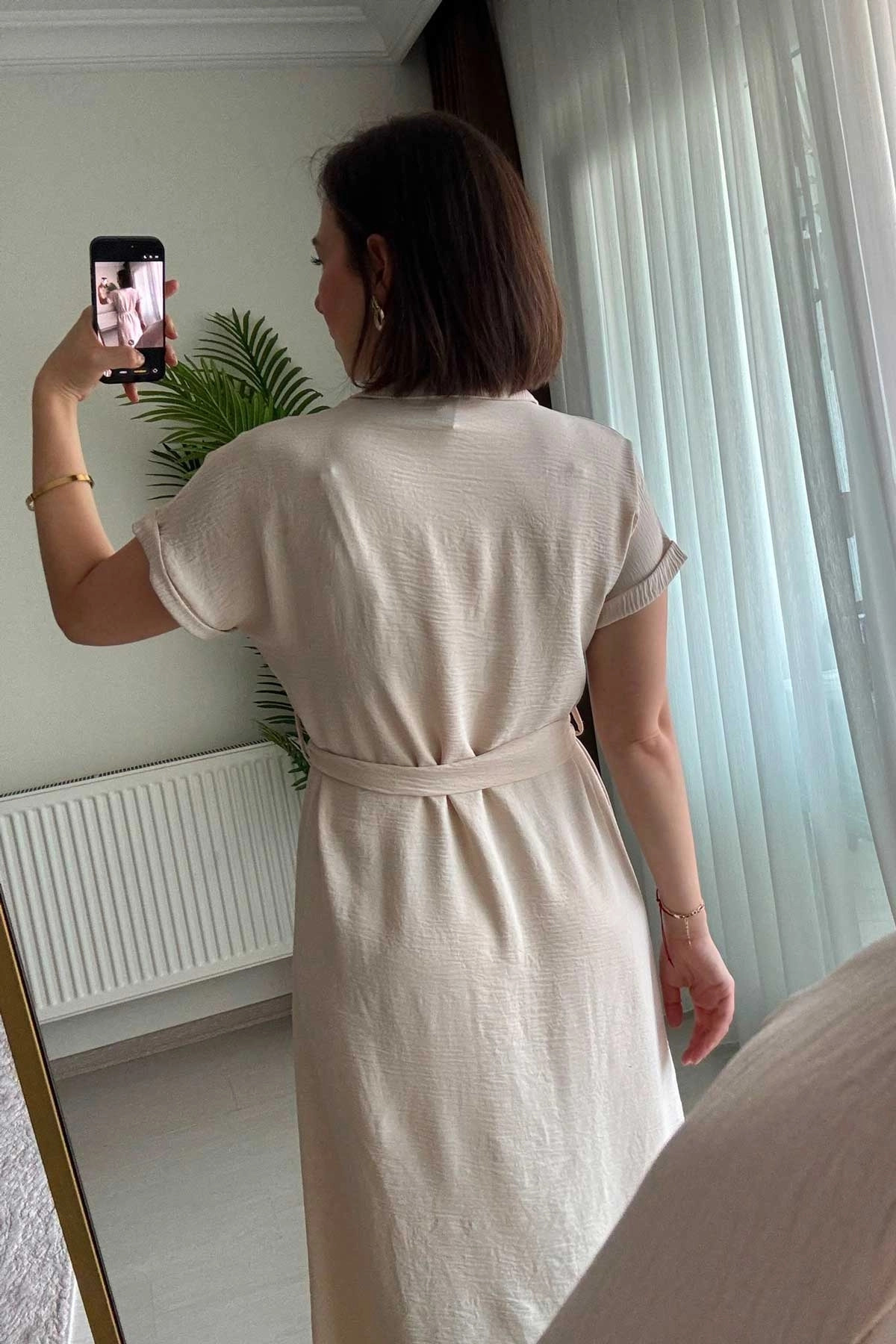 Kısa Kol Gömlek Yaka Cepli Kuşaklı Bej Elbise