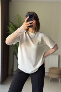 Uzun Dantelli Kollu Beyaz Penye Tshirt Bluz