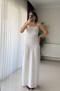 Dar Kesim Puantiyeli İp Askılı Beyaz Saten Elbise