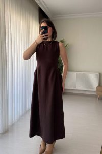 Yüksek Yaka Kolsuz Bel Detay Kahve Maxi Boy Elbise