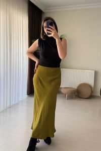 Uzun Saten Bel Lastikli Yağ Yeşili Etek