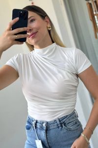 Yarım Balıkçı Kısa Kol Büzgülü Beyaz Bluz