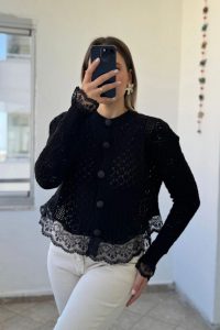 Tül Detaylı Bisiklet Yaka Siyah Hırka