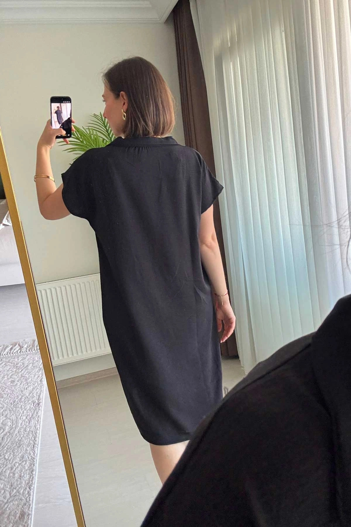Polo Yaka Rahat Kesim Kısa Kol Dökümlü Siyah Elbise