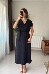 Kruvaze Yaka Kuşaklı Cepli Siyah Elbise